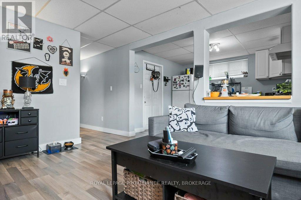 590 MACDONNELL STREET - 28