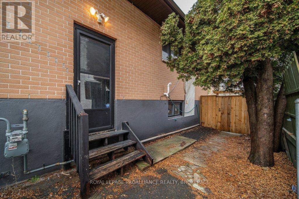 590 MACDONNELL STREET - 3