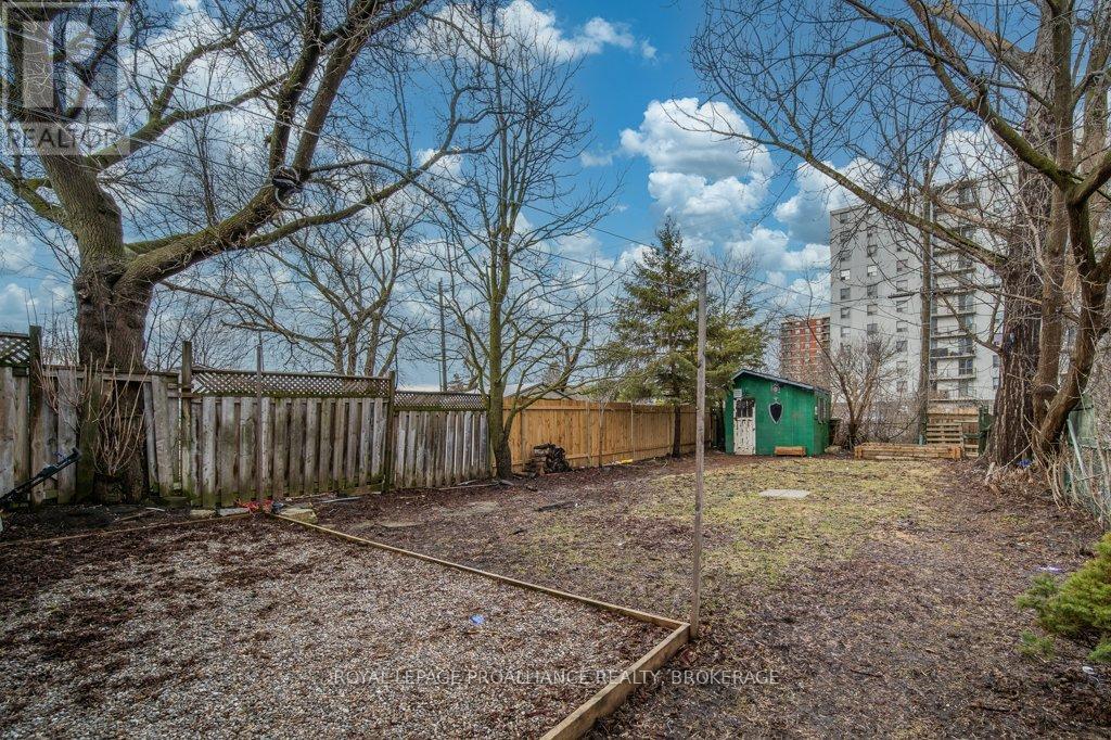 590 MACDONNELL STREET - 37