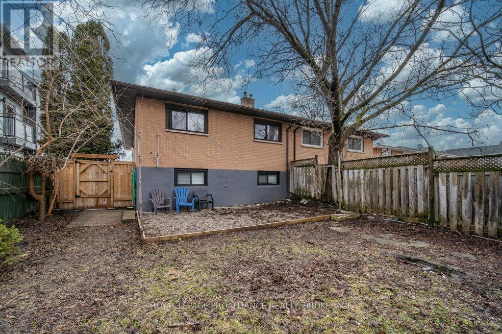 590 MACDONNELL STREET - 41