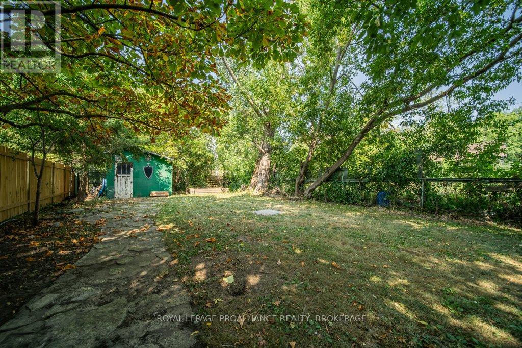 590 MACDONNELL STREET - 47