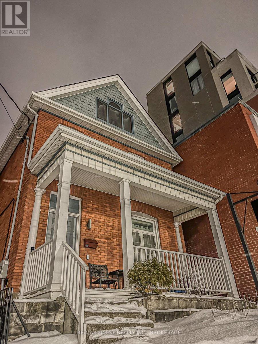 166 QUEEN STREET - 1