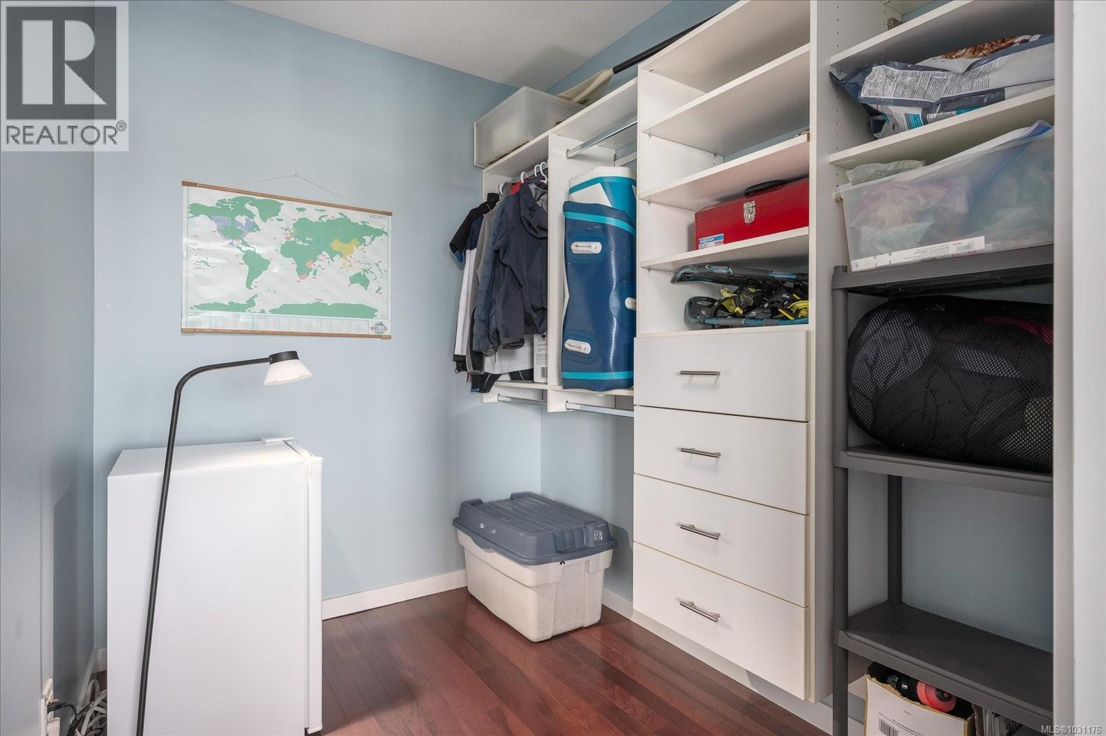 #305 555 Franklyn St - 19