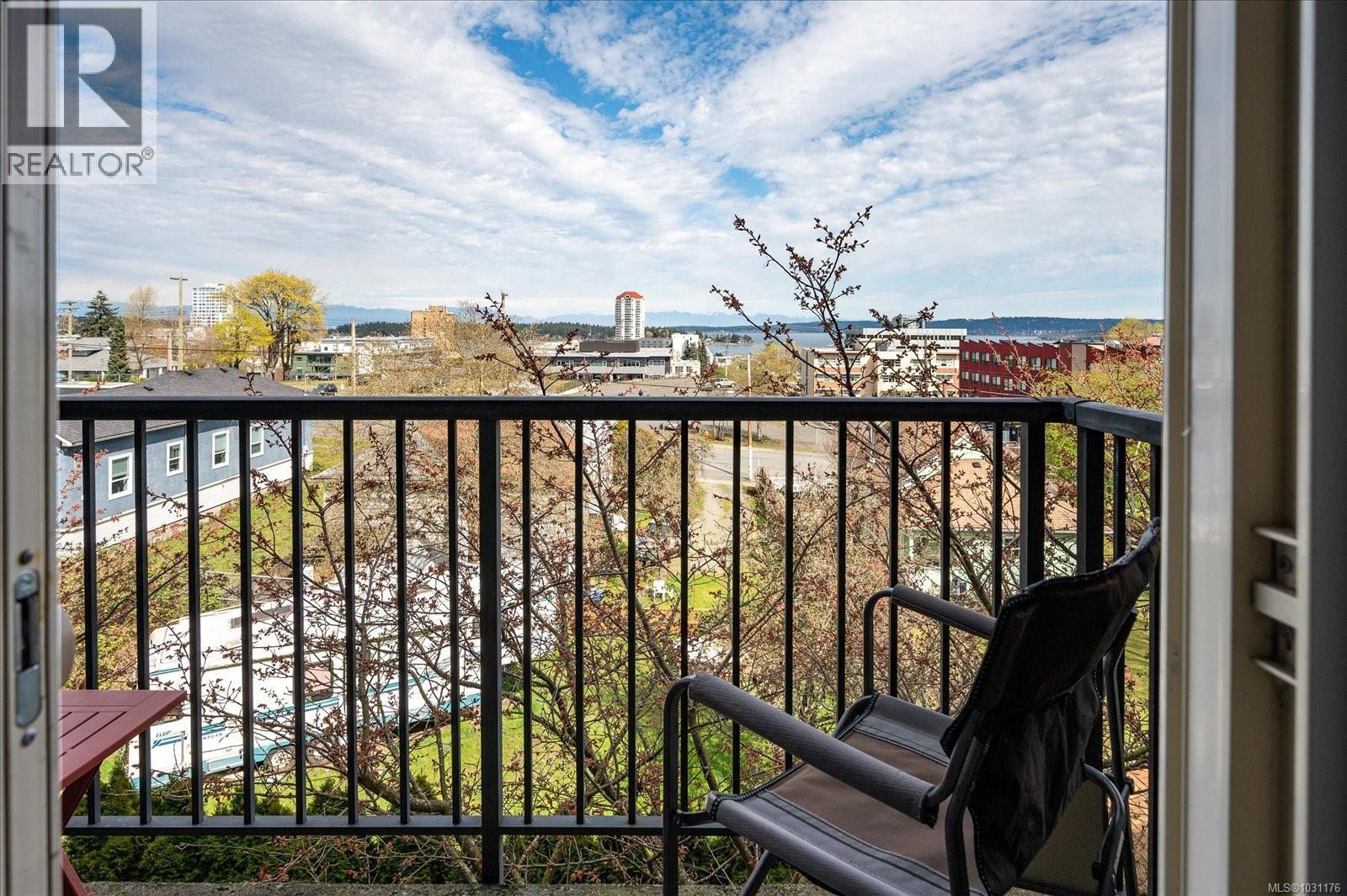 305 555 Franklyn St, Nanaimo