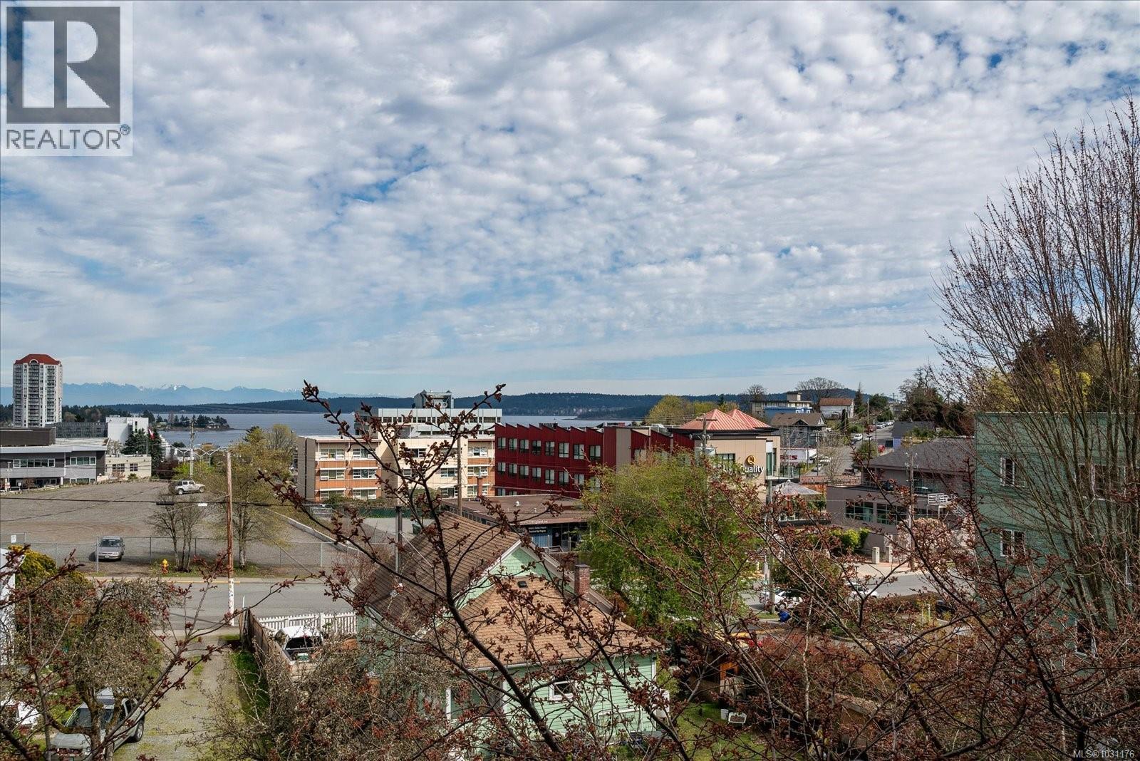 305 555 Franklyn St, Nanaimo