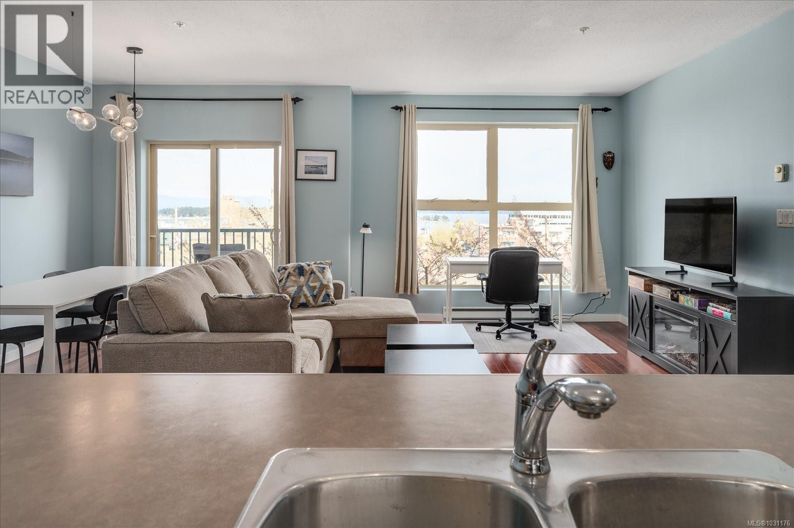 #305 555 Franklyn St - 6