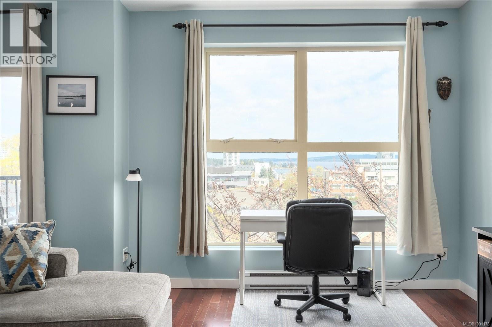 305 555 Franklyn St, Nanaimo