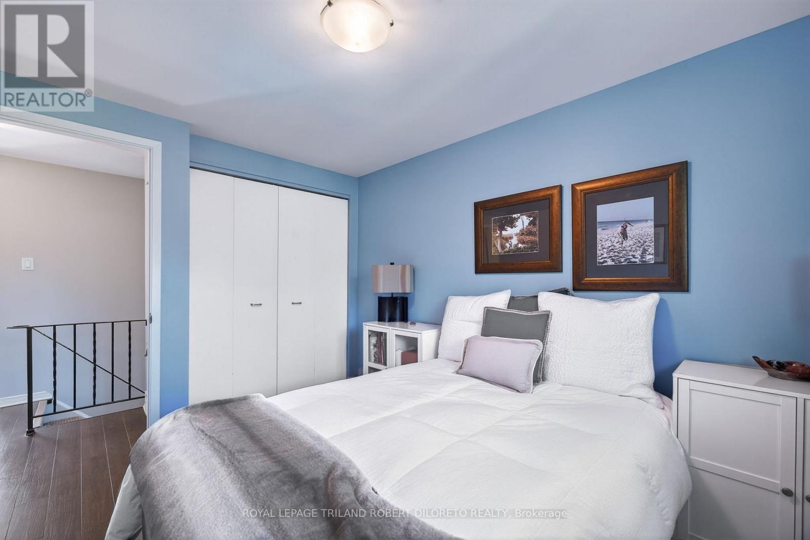 671 LADYBROOK CRESCENT Property Photo