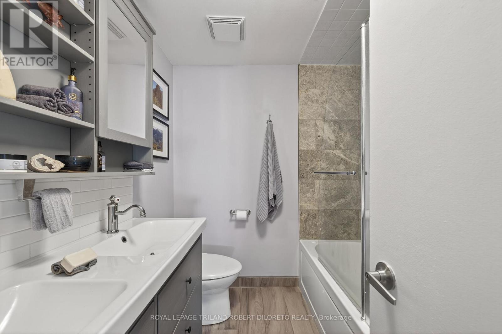 671 LADYBROOK CRESCENT Property Photo