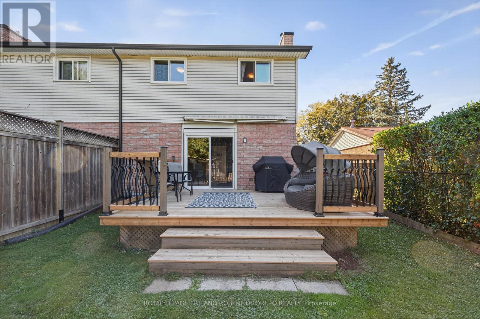 671 LADYBROOK CRESCENT Property Photo