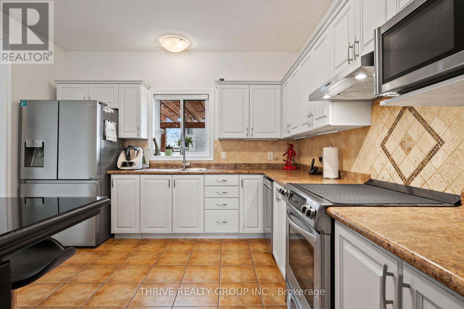 1025 CHERRYHAVEN DRIVE - 7