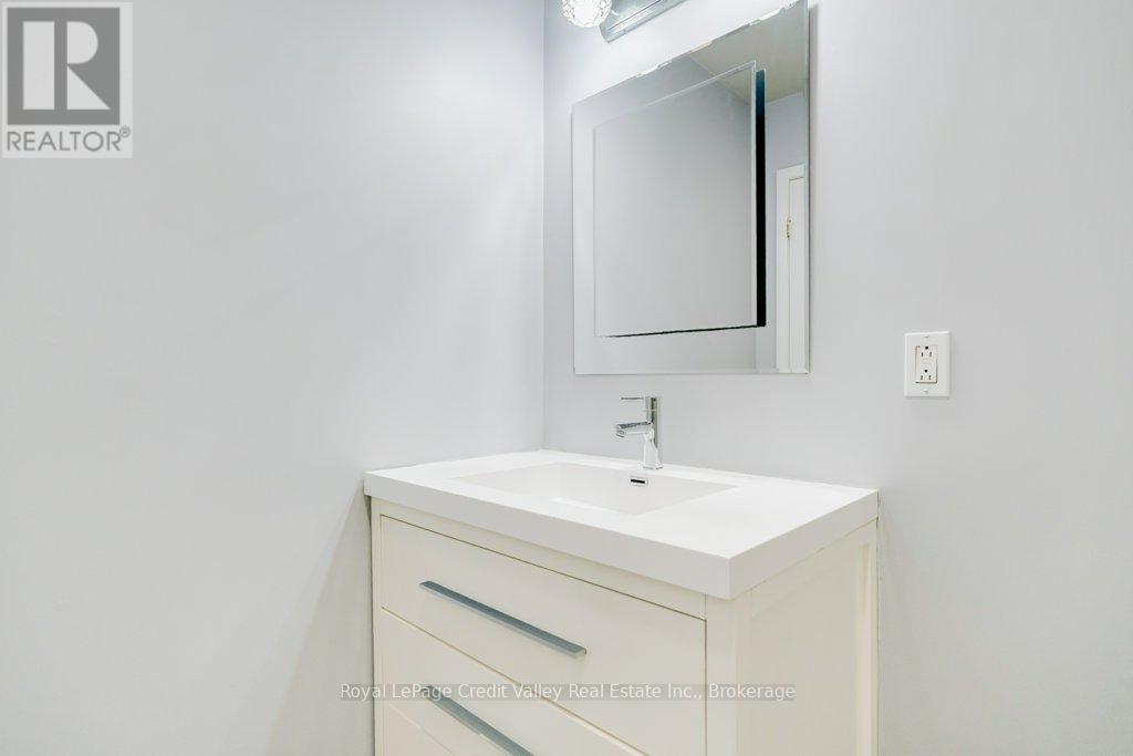 376 HANSEN ROAD N - 32