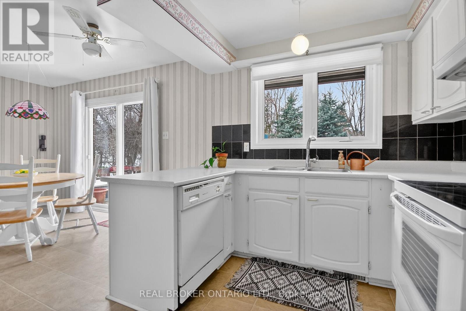 10 AMUNDSEN CRESCENT - 11