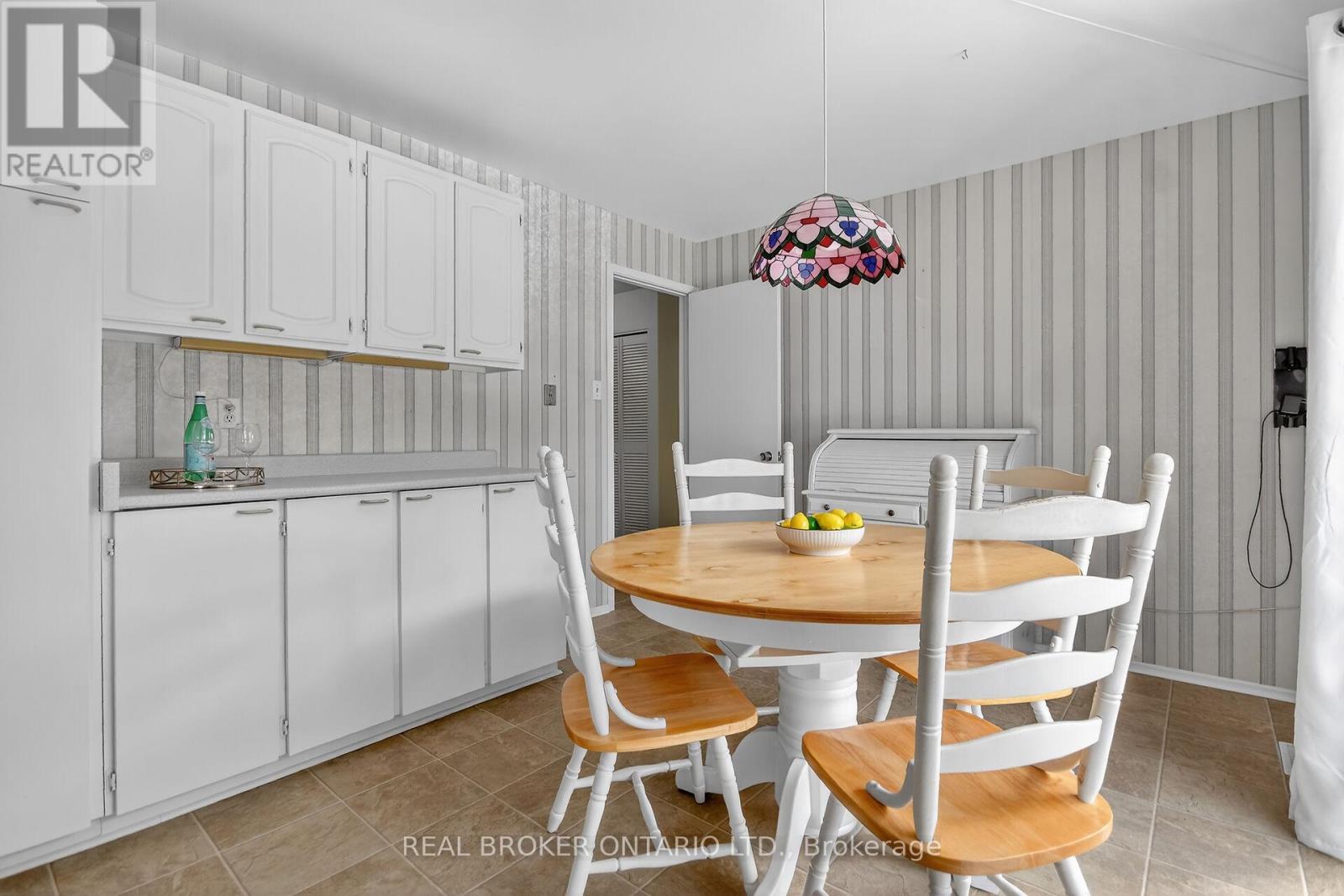 10 AMUNDSEN CRESCENT - 12