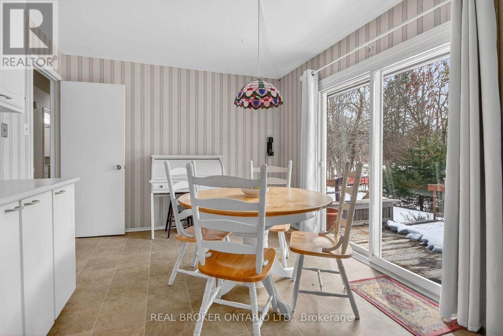 10 AMUNDSEN CRESCENT - 13