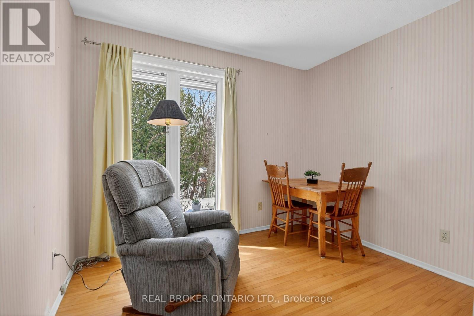 10 AMUNDSEN CRESCENT - 16