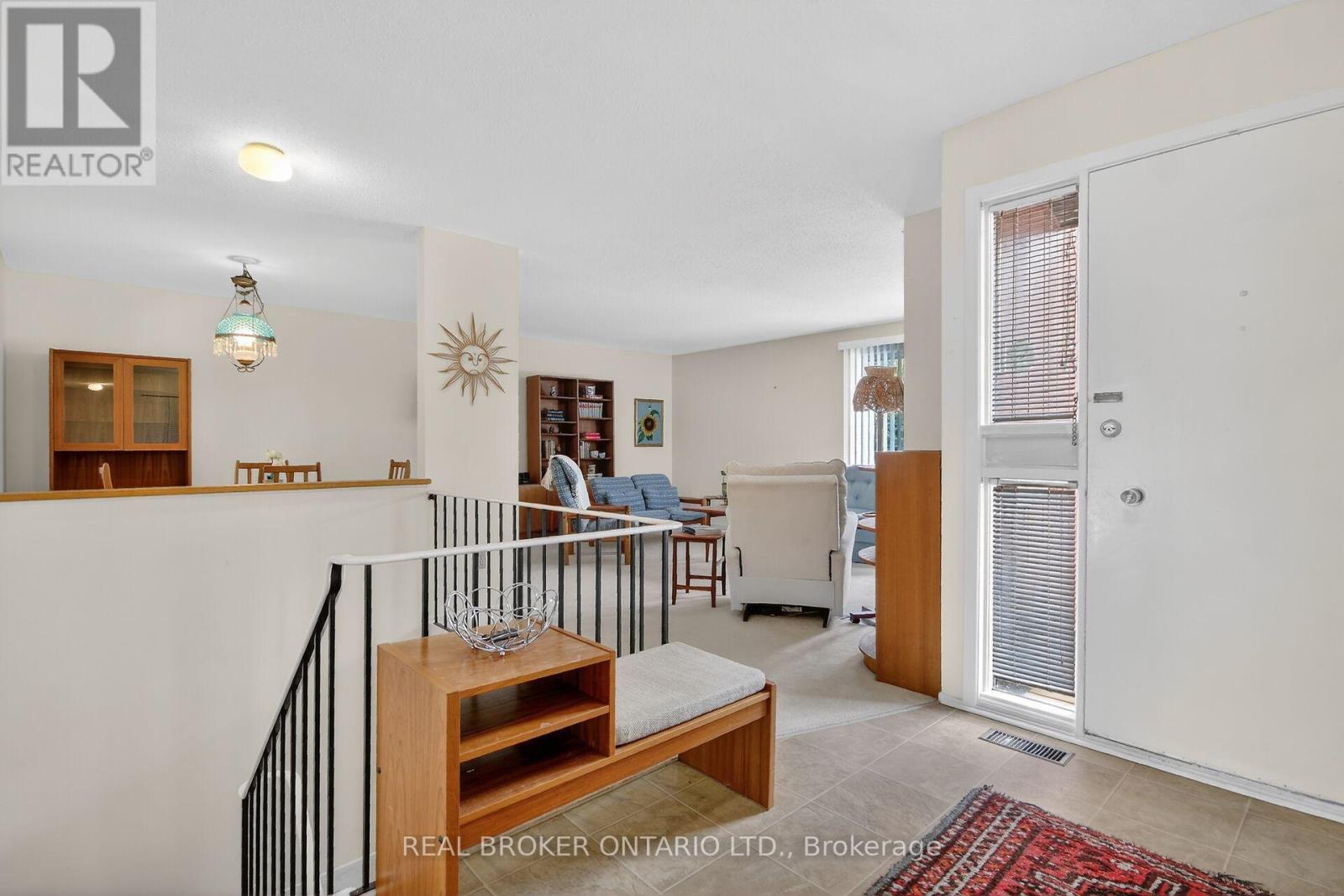10 AMUNDSEN CRESCENT - 4