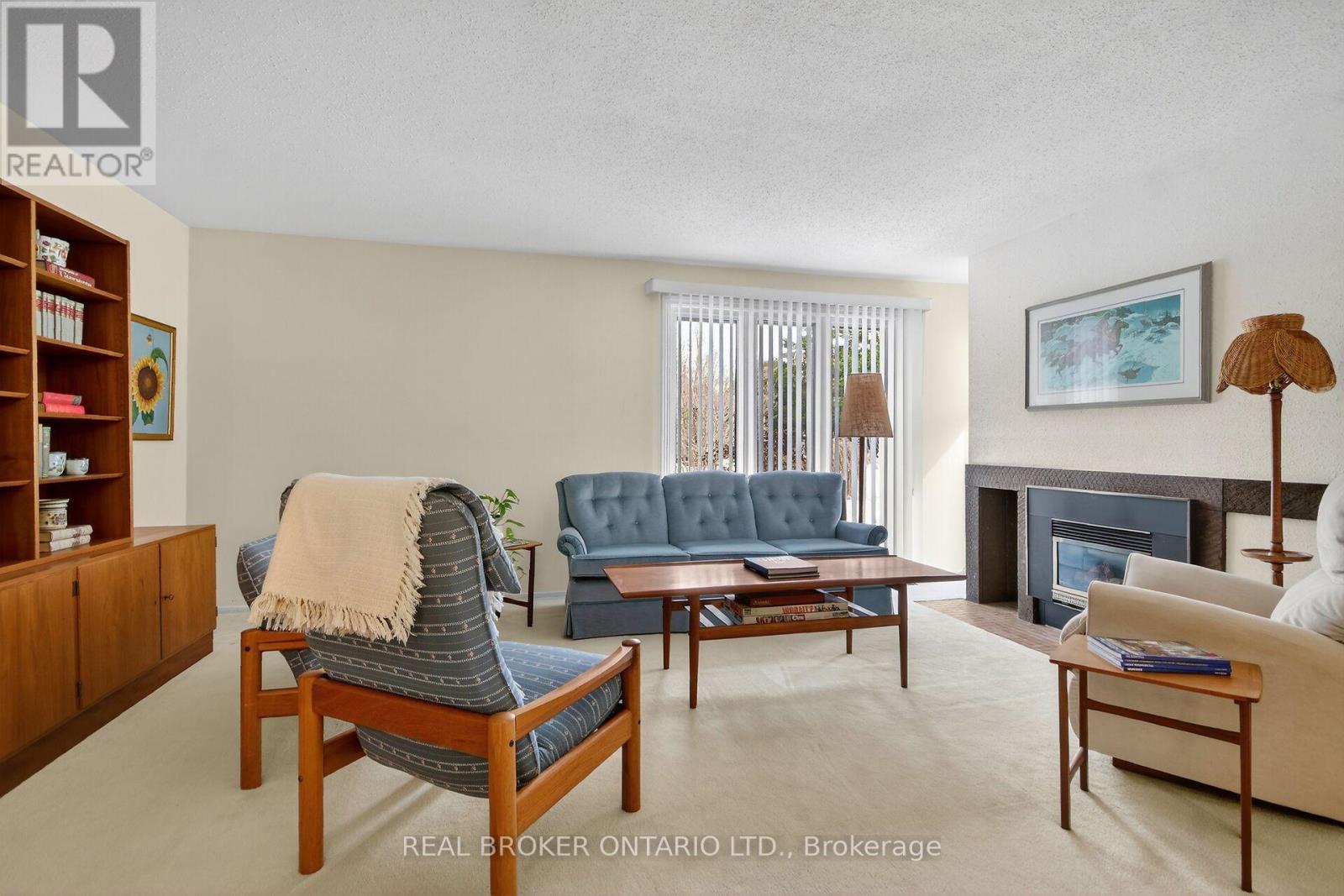 10 AMUNDSEN CRESCENT - 6