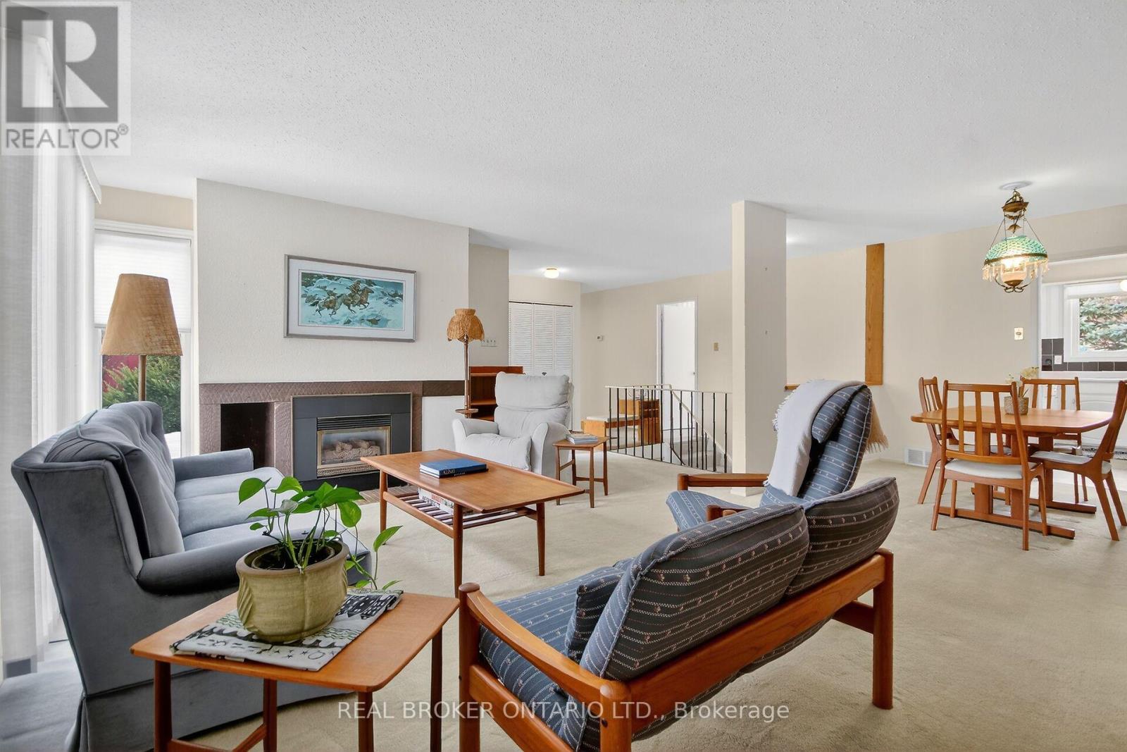 10 AMUNDSEN CRESCENT - 7