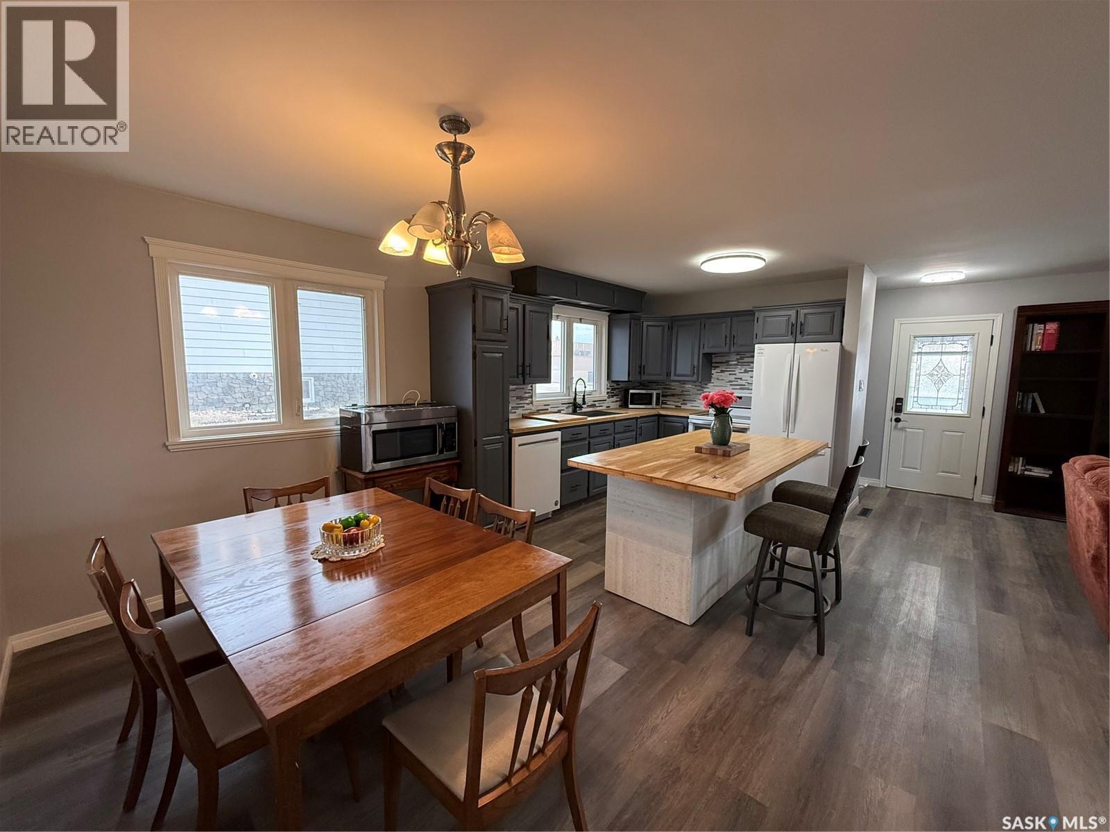 801 Lorne STREET W - 4