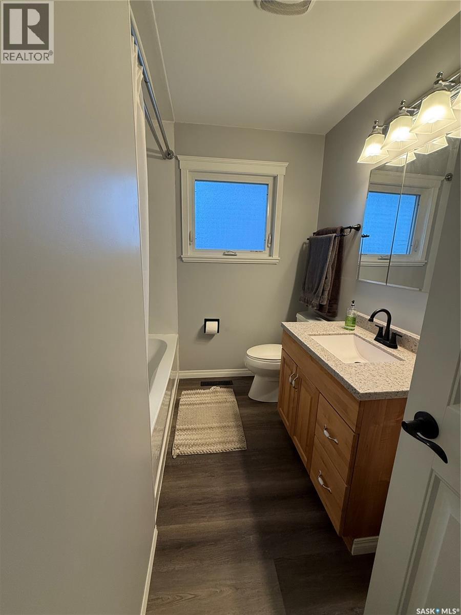 Single Family House Bungalow for Sale in  Lorne STREET W Swift Current 