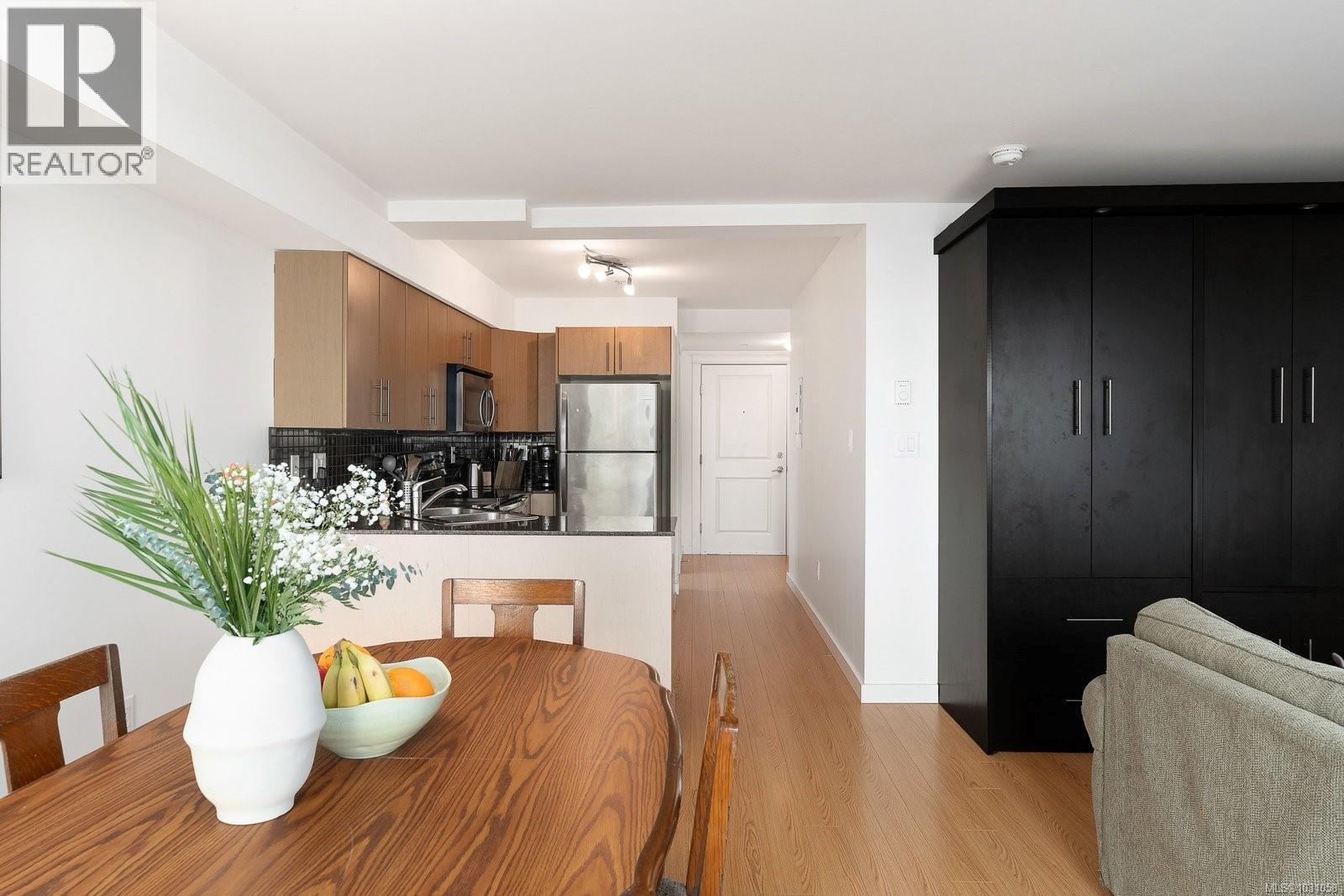 204 1405 Esquimalt Rd, Esquimalt