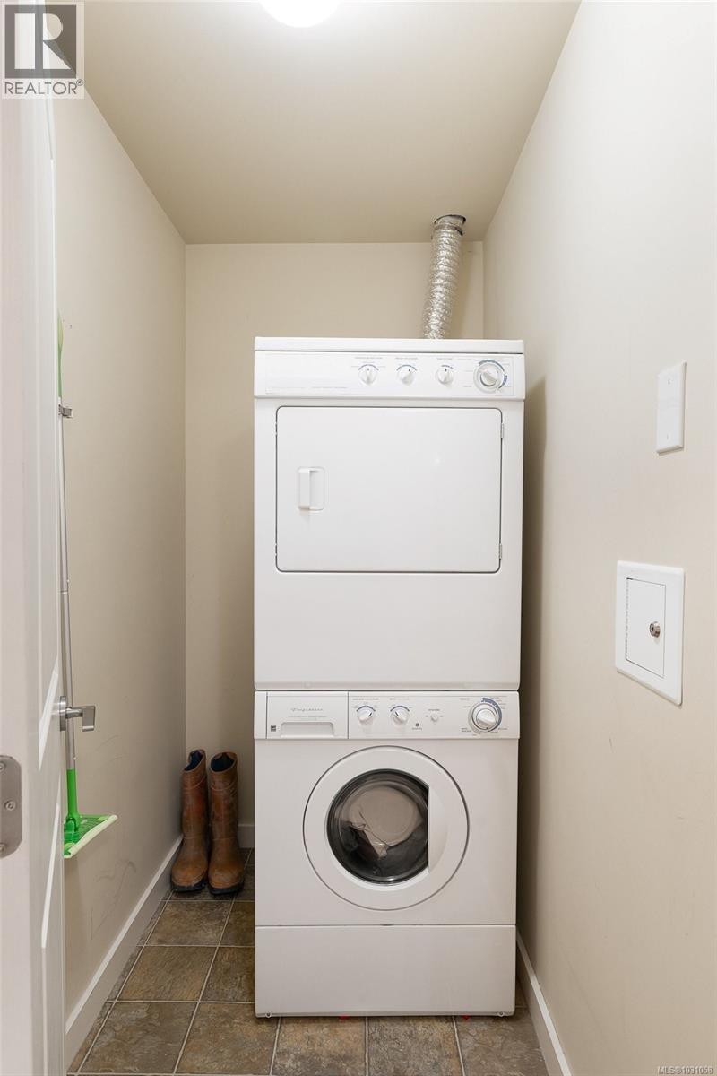 204 1405 Esquimalt Rd, Esquimalt