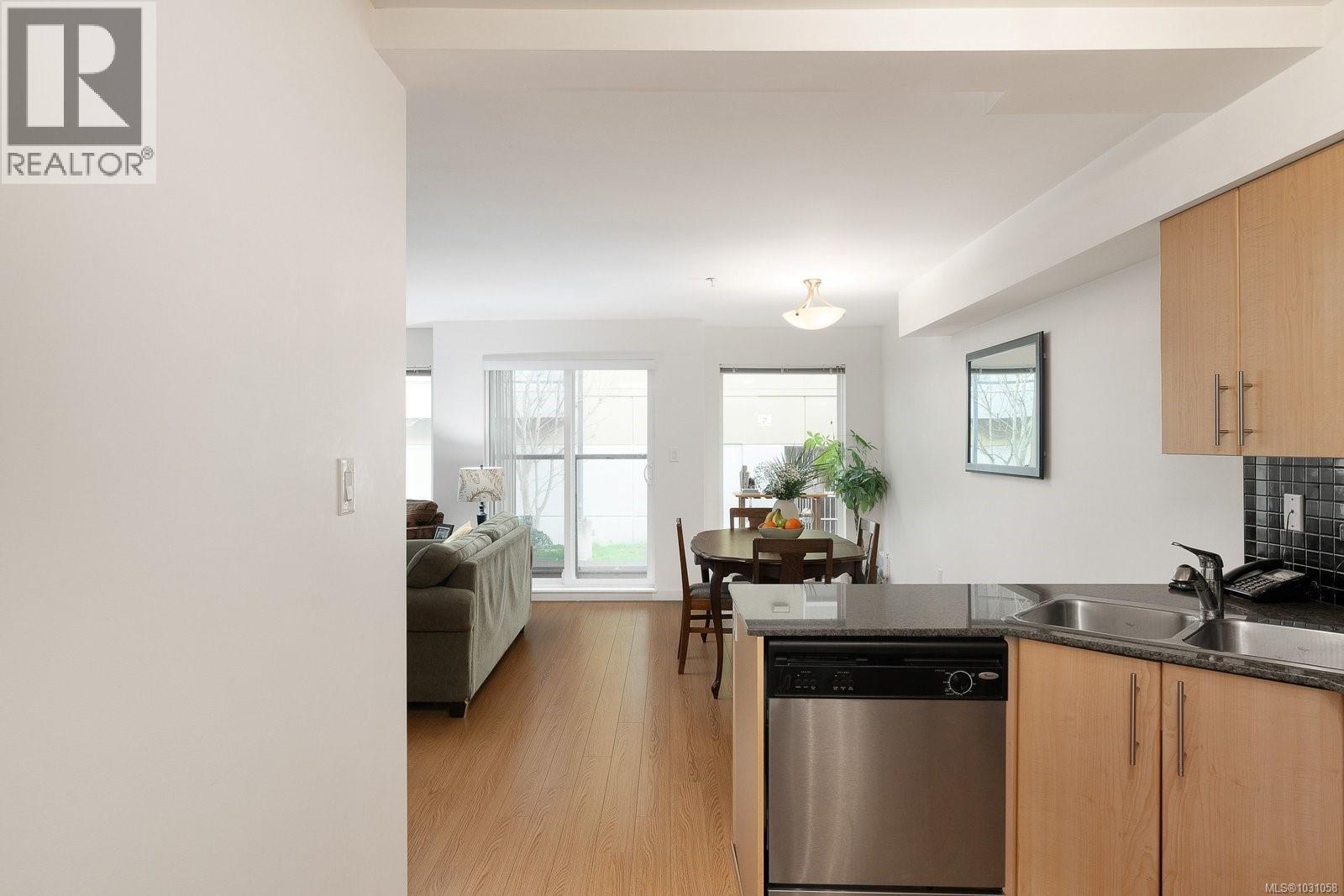 204 1405 Esquimalt Rd, Esquimalt