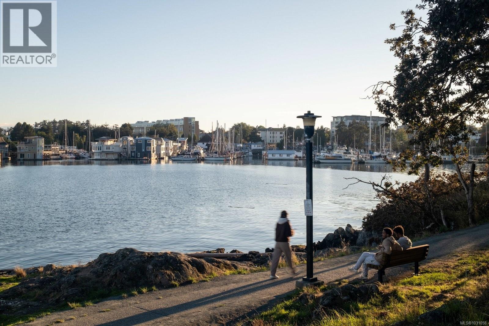 204 1405 Esquimalt Rd, Esquimalt