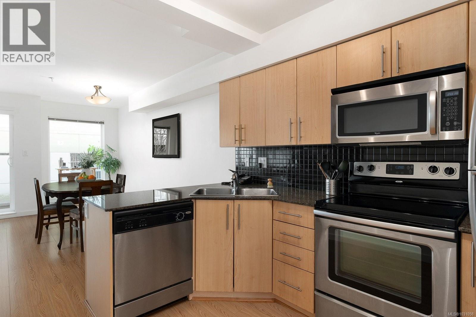 204 1405 Esquimalt Rd, Esquimalt