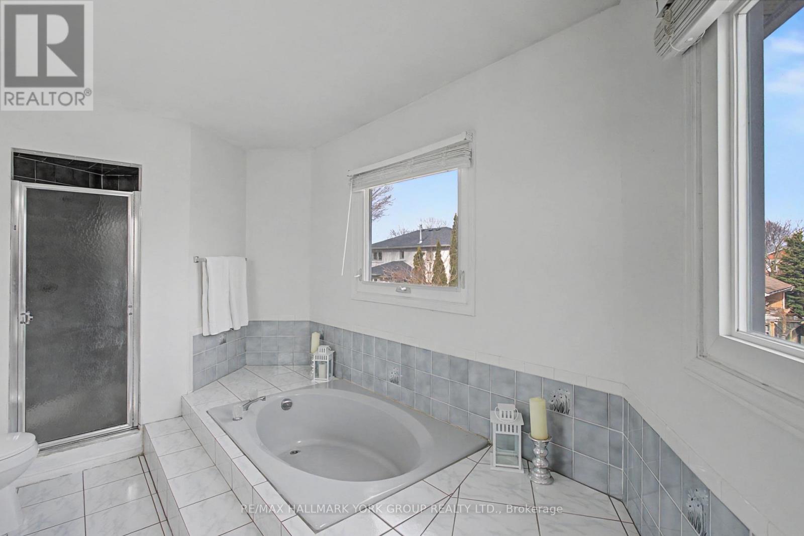 28 HOLLINGSHEAD DRIVE - 21