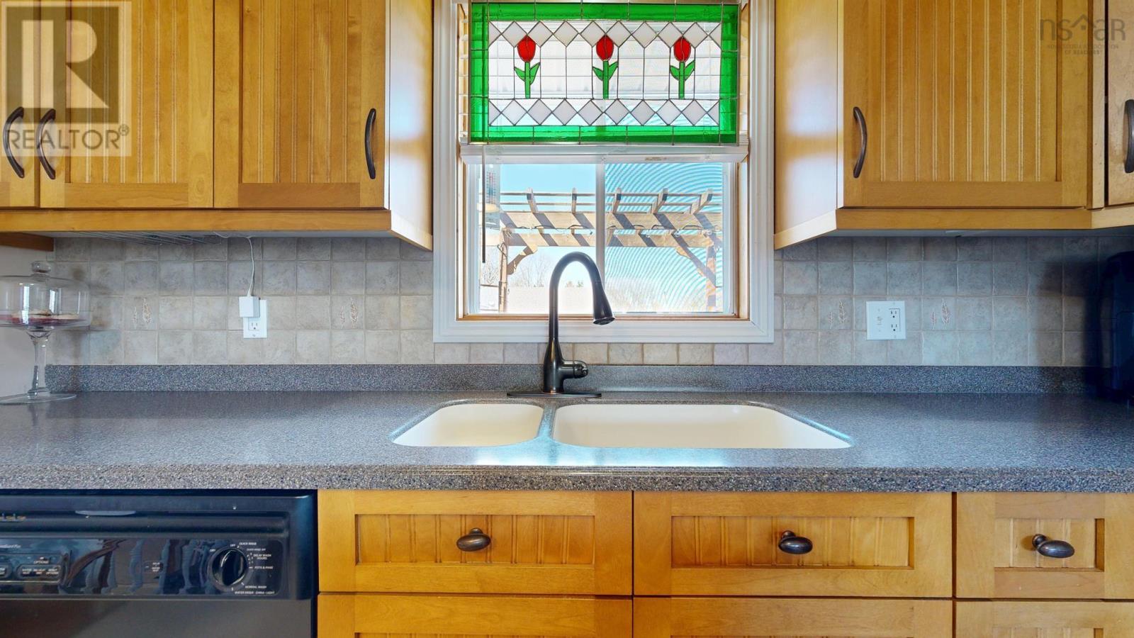 Property 24 of 49 of 1005 Green Street