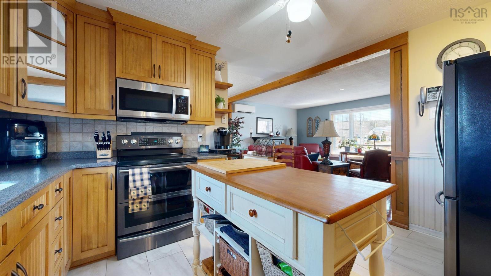 Property 20 of 49 of 1005 Green Street