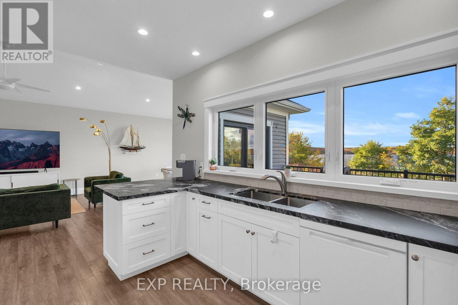 244 FRANK STREET - 17