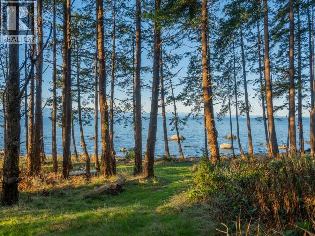 1136 HERCHMER ROAD, Savary Island