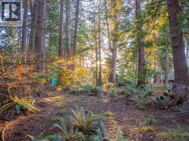 1136 HERCHMER ROAD, Savary Island