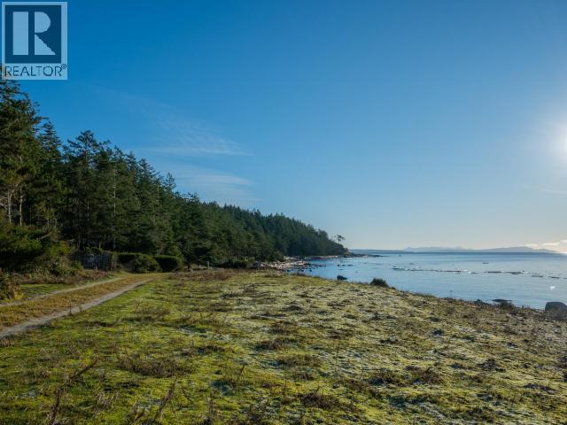 1136 HERCHMER ROAD, Savary Island