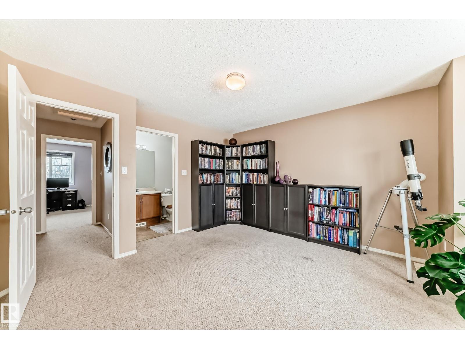 #18 12104 16 AV SW, Edmonton