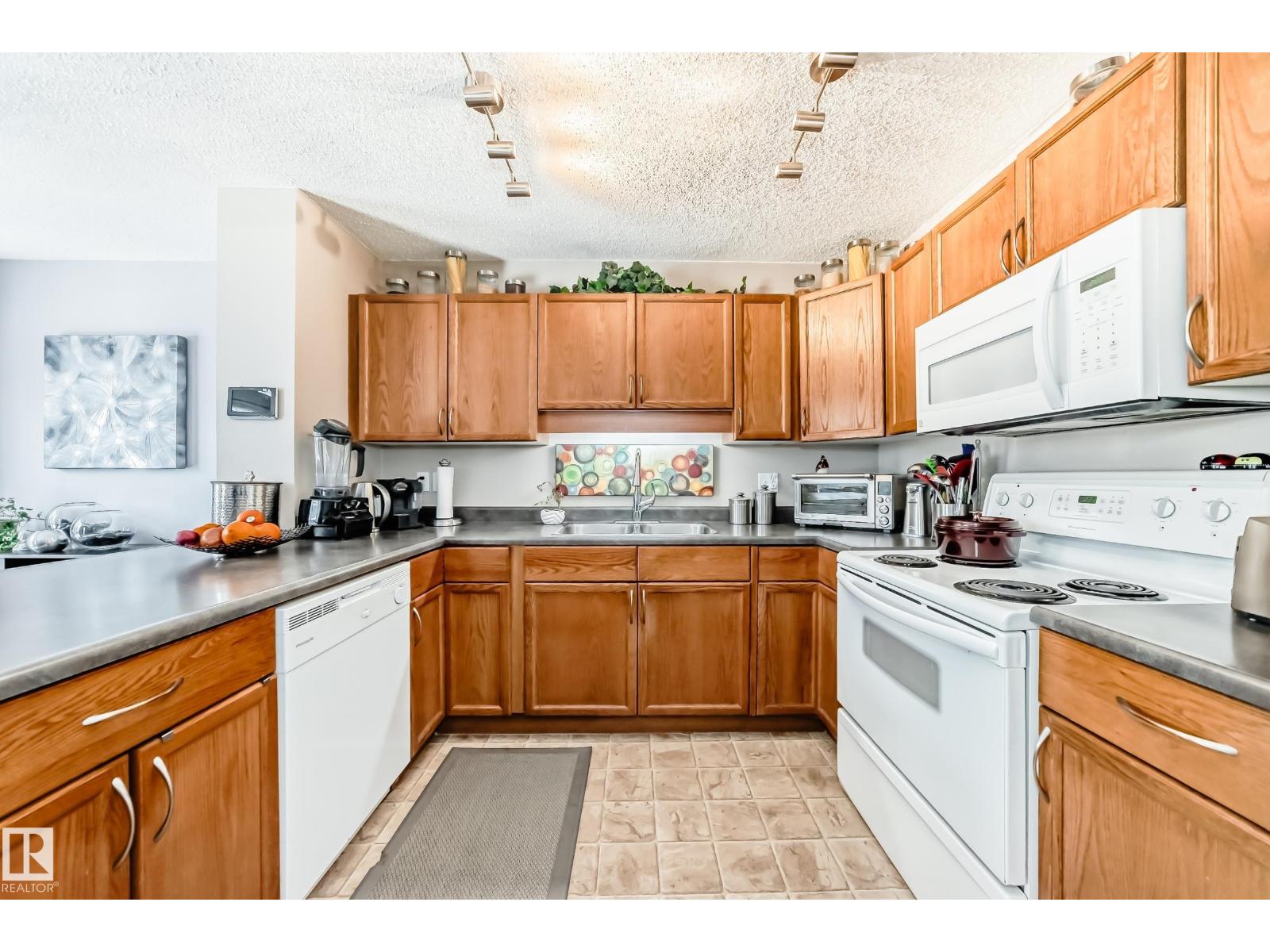 #18 12104 16 AV SW, Edmonton