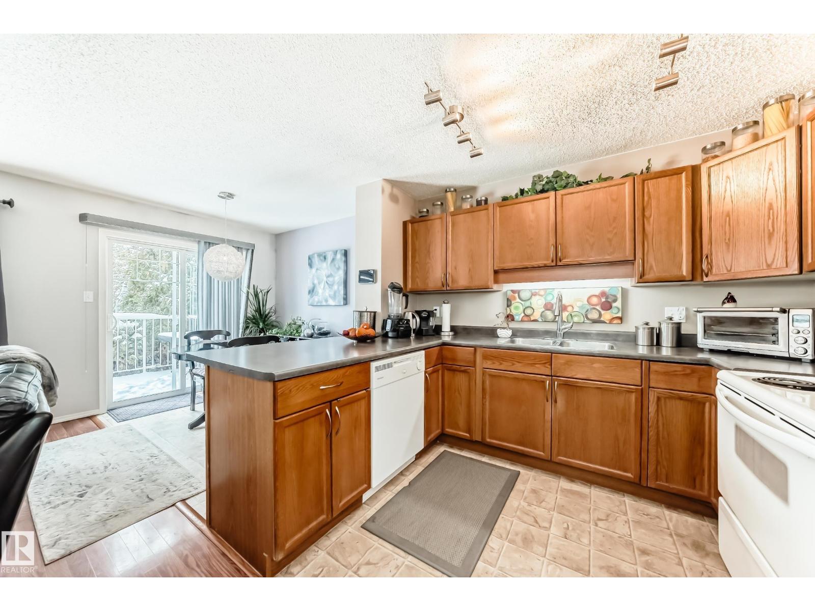 #18 12104 16 AV SW, Edmonton