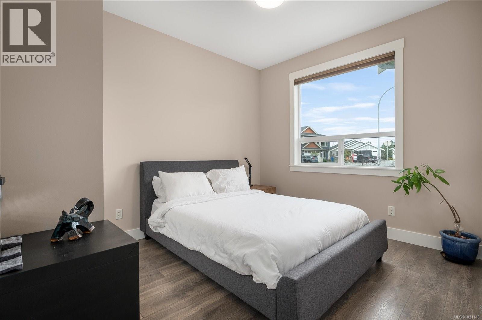 1335 LANGARA DR - 26