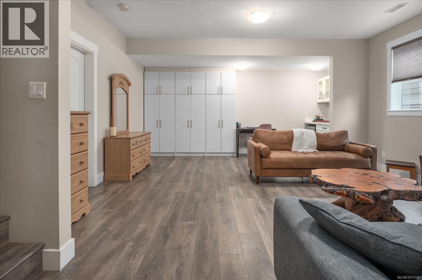 1335 LANGARA DR - 38