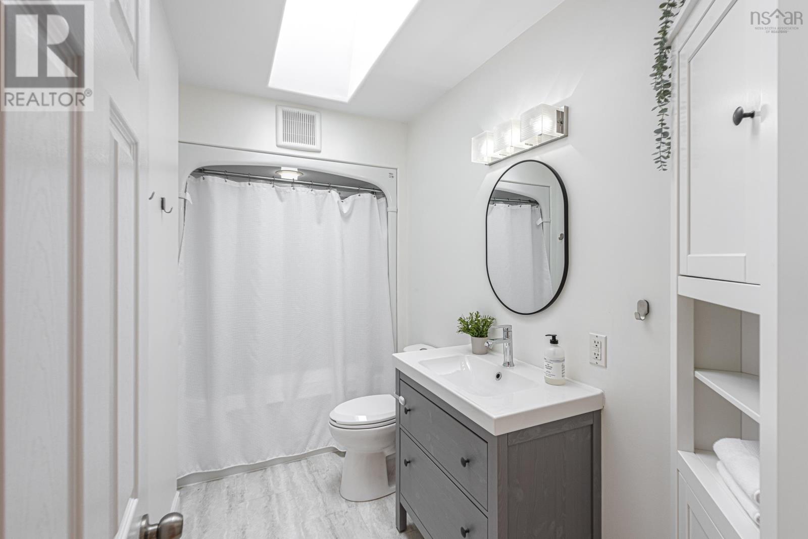 Property 44 of 44 of 64 Nightingale Drive