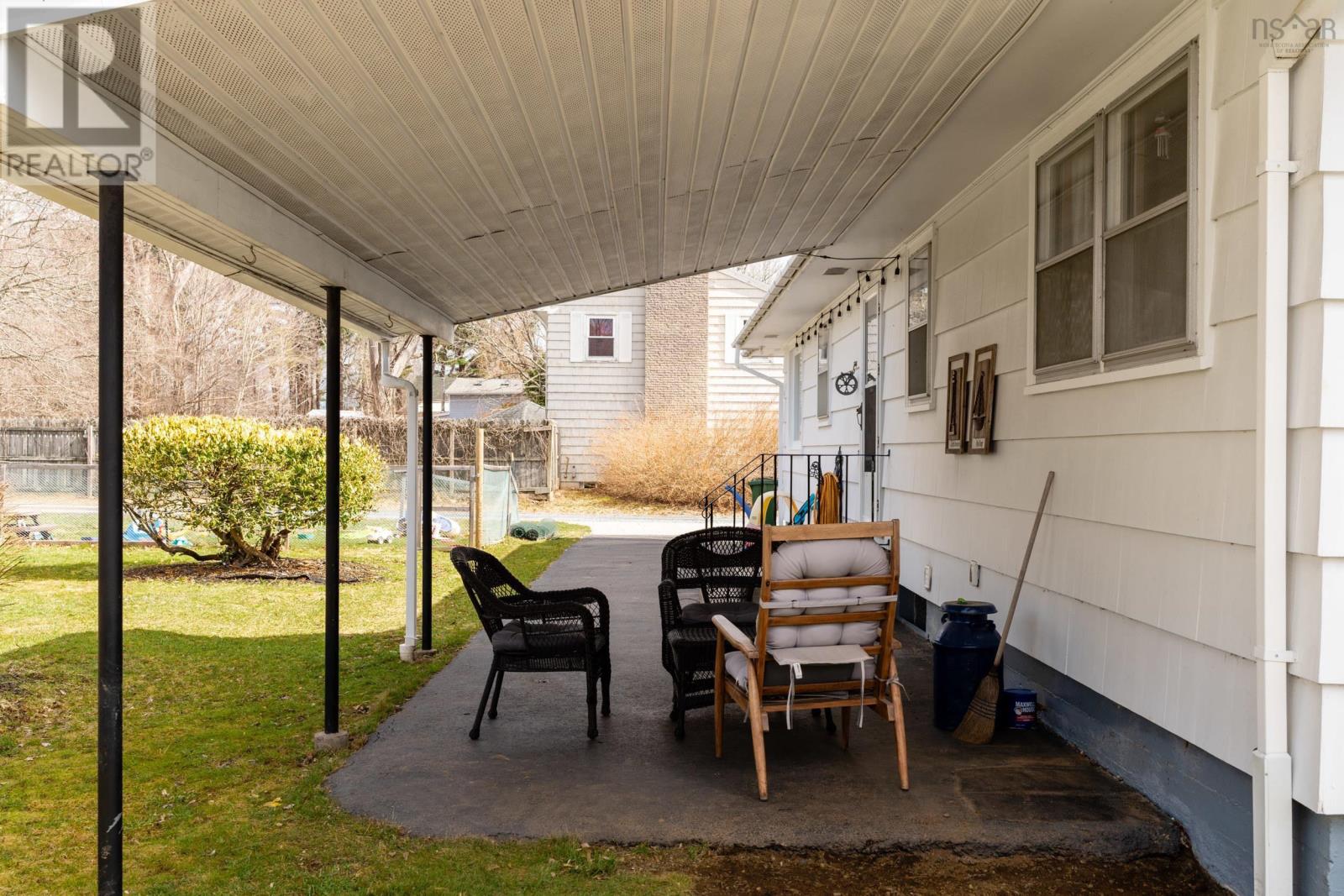 Property 11 of 50 of 180 Queen Street