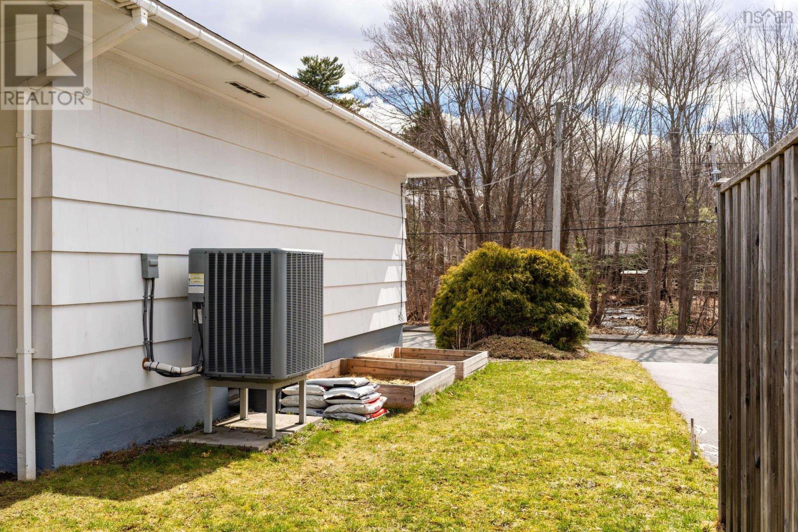 Property 12 of 50 of 180 Queen Street