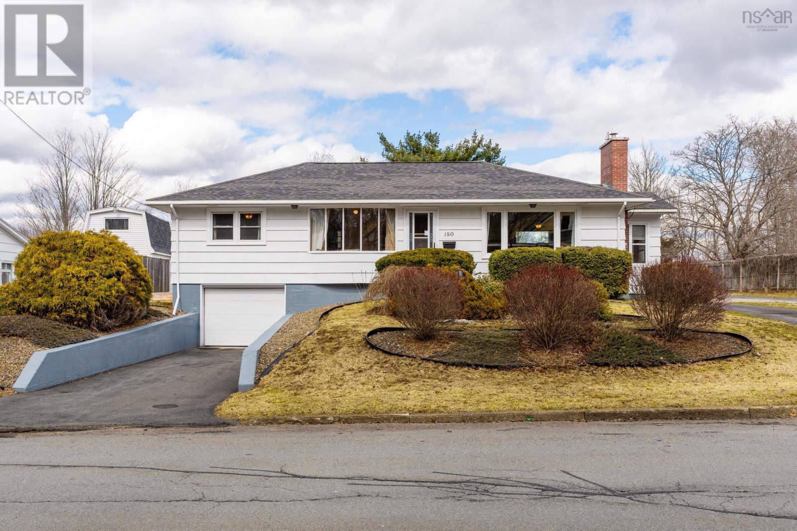 Property 2 of 50 of 180 Queen Street