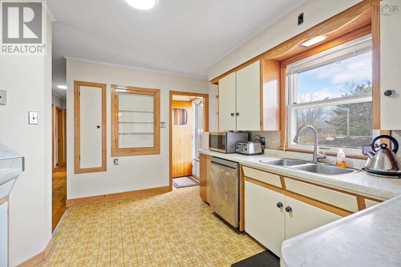 Property 24 of 50 of 180 Queen Street