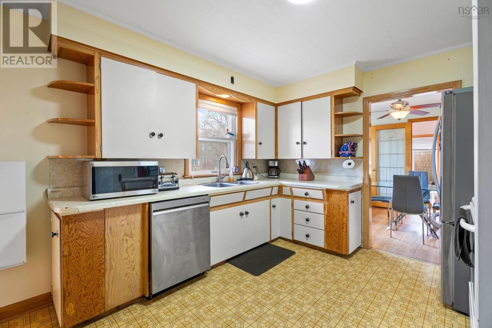 Property 26 of 50 of 180 Queen Street