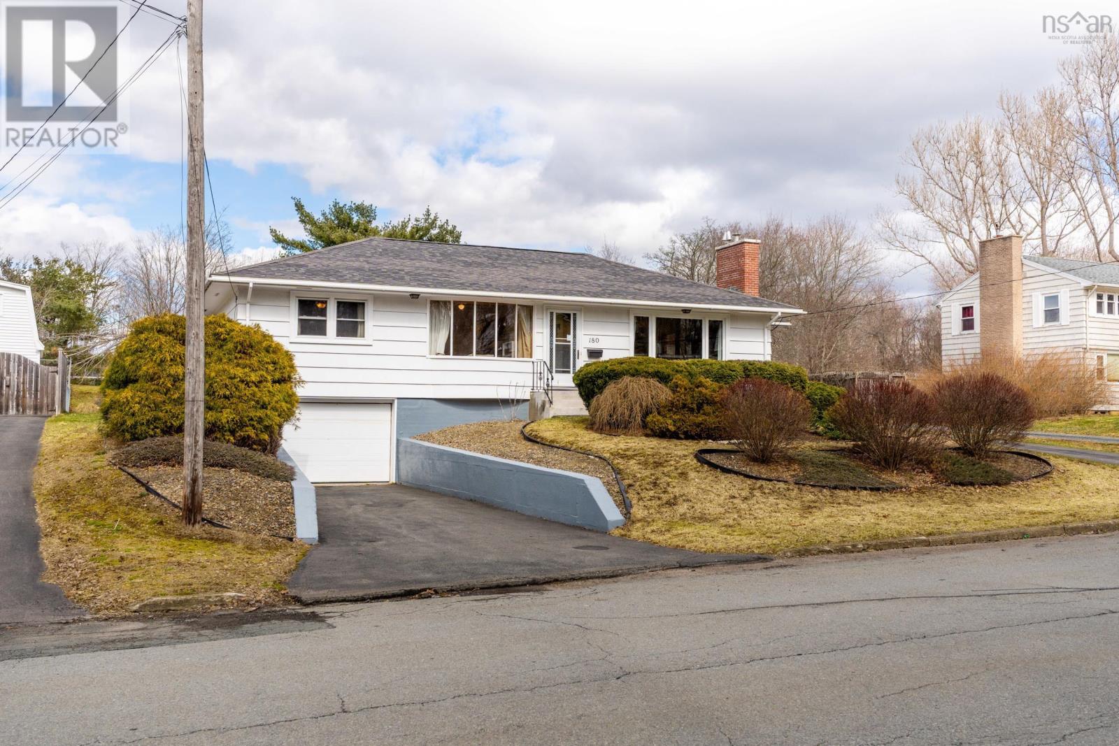 Property 3 of 50 of 180 Queen Street