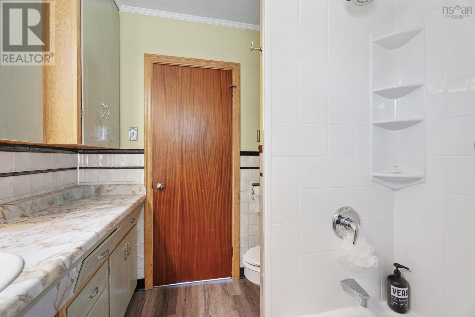 Property 32 of 50 of 180 Queen Street